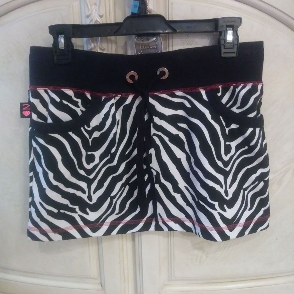 BEBE NWT ZEBRA BLACK & WHITE SKIRT Sz-S